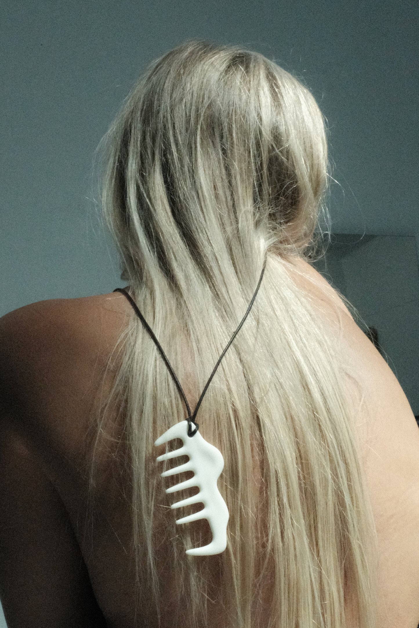 white dune sculptural comb