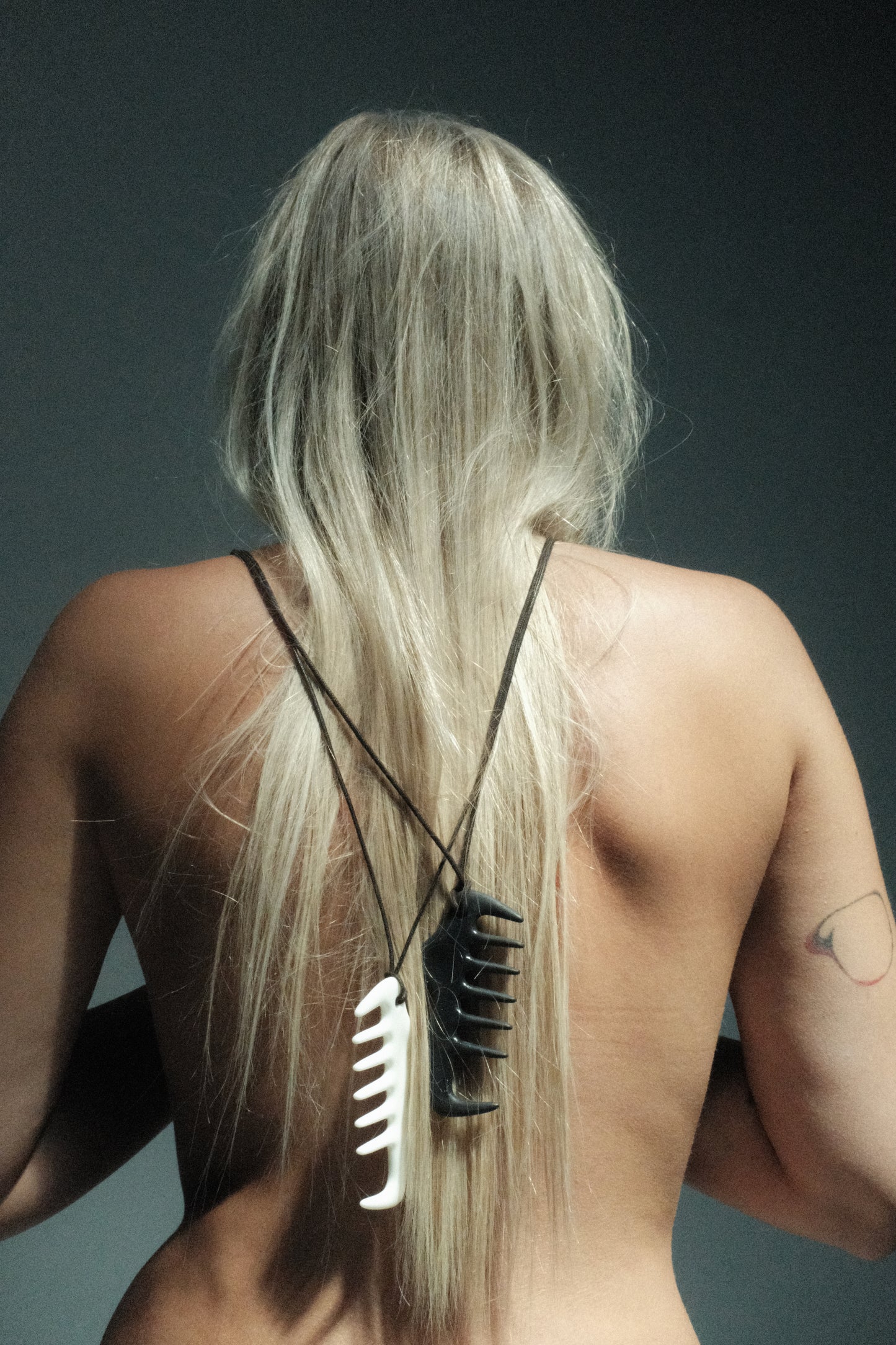 black dune sculptural comb